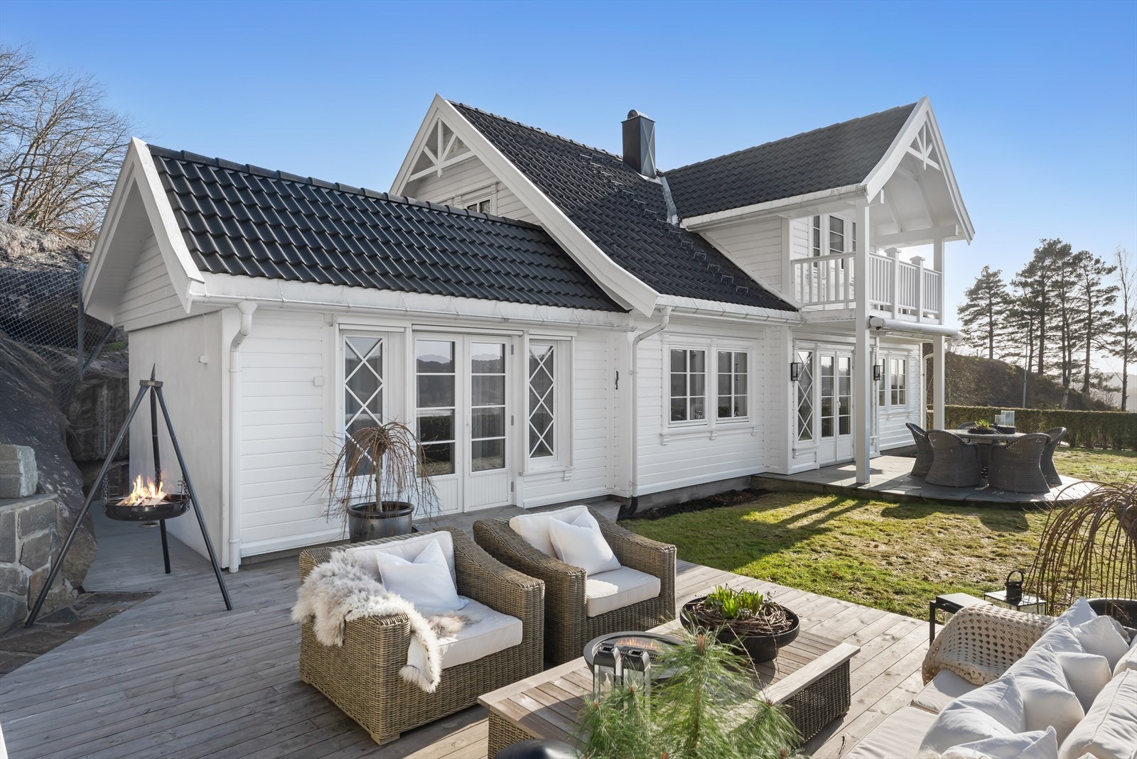 En særdeles flott eiendom med pent opparbeidet uteområde Galleribilde