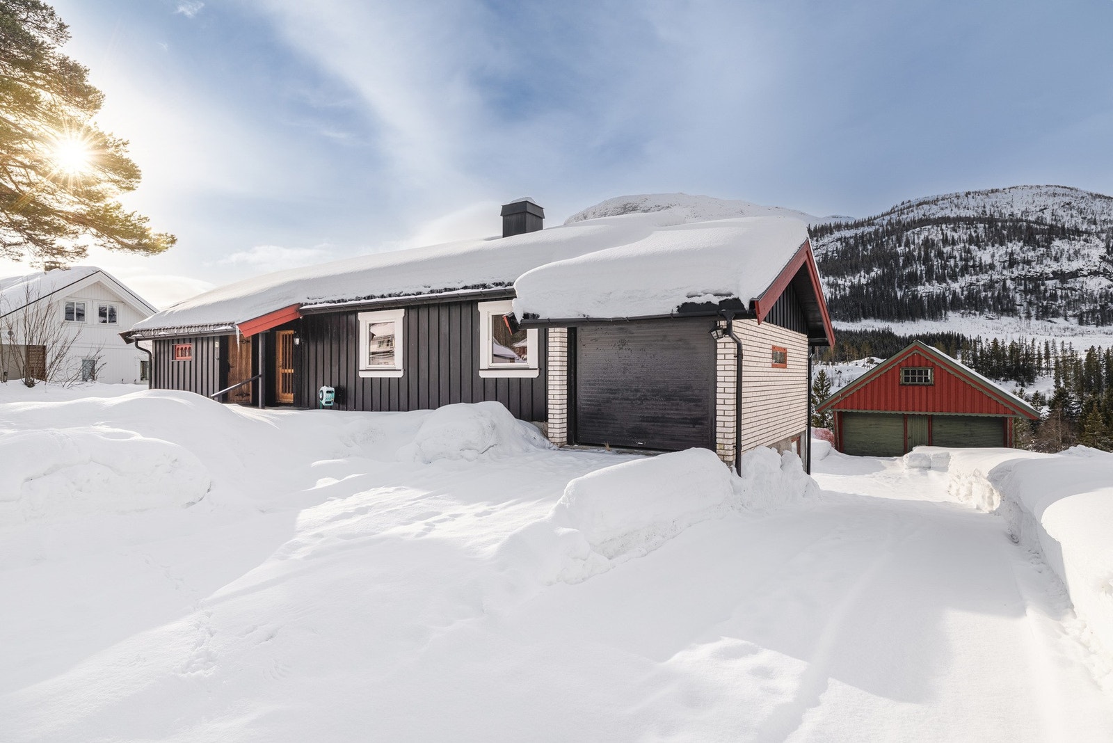 Tilliggende garasje til bolig. Galleribilde