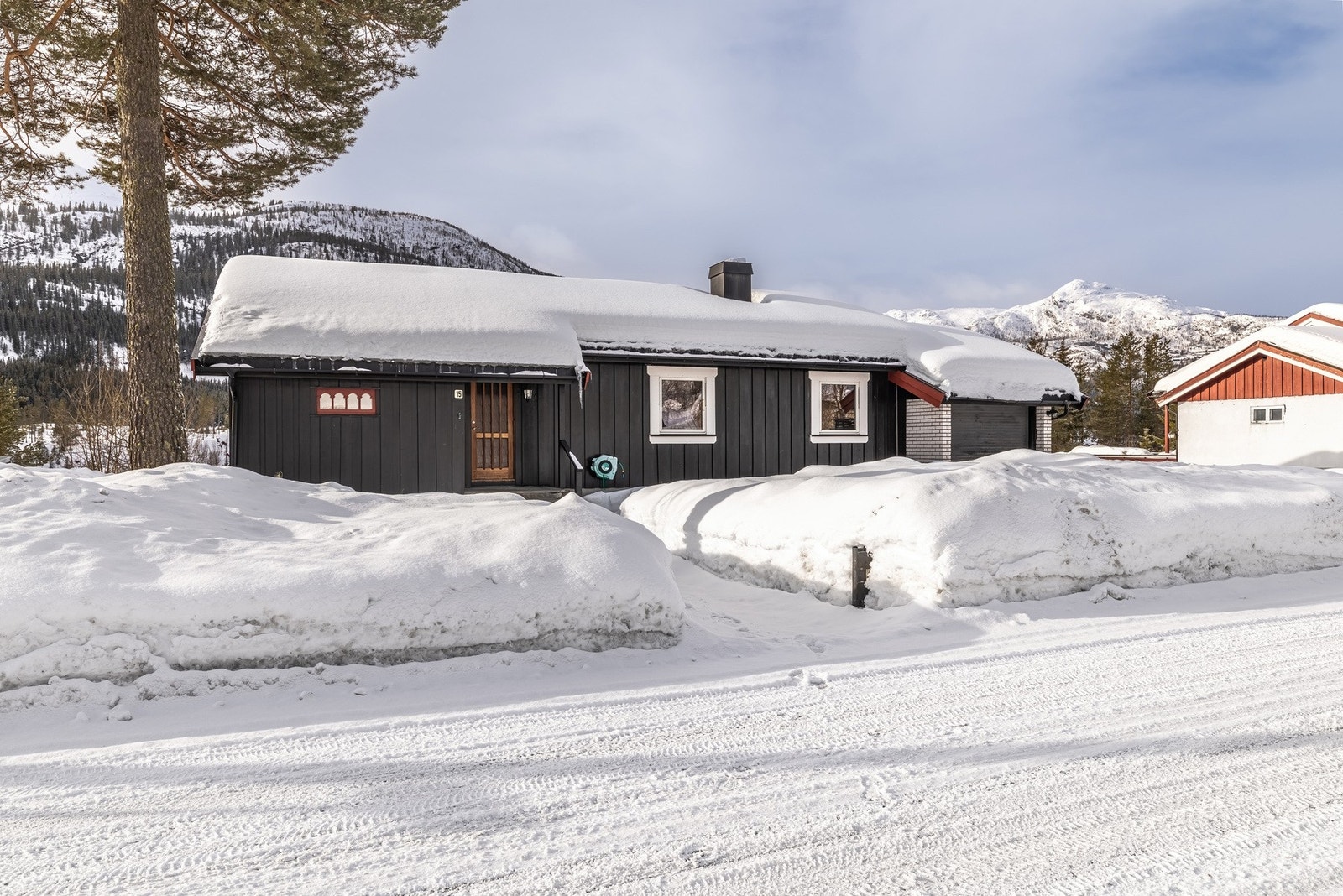 Boligen har betydelig behov for oppgradering og må ansees som et renovasjonsobjekt. Galleribilde