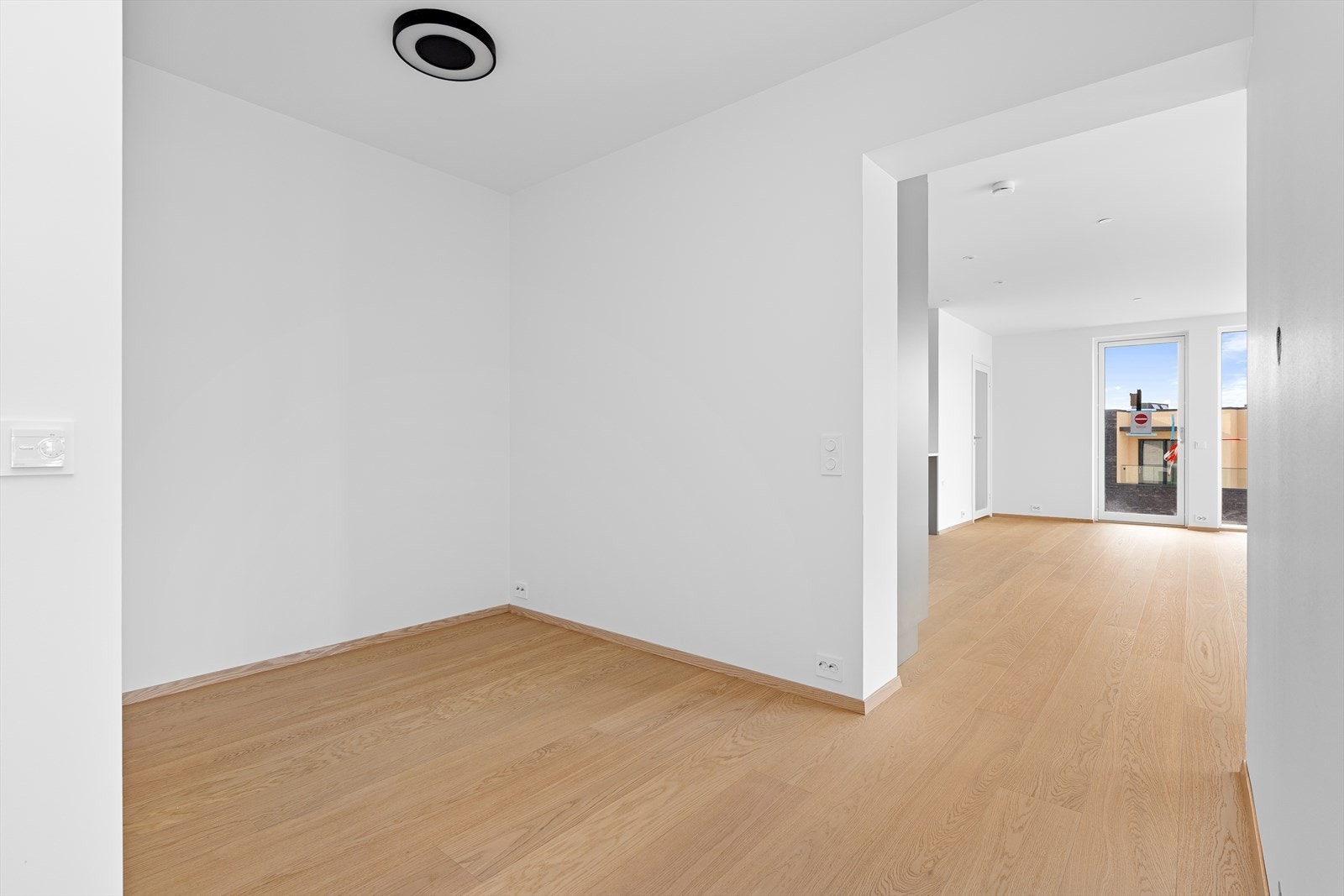 Leiligheten byr på to stuer Galleribilde