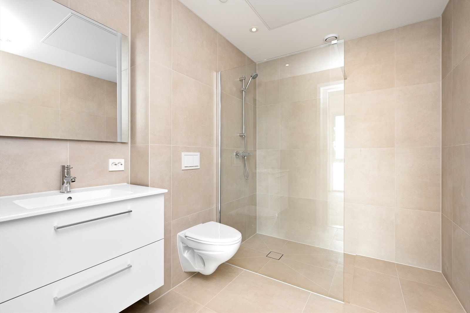 Hovedsoverommet har eget bad Galleribilde