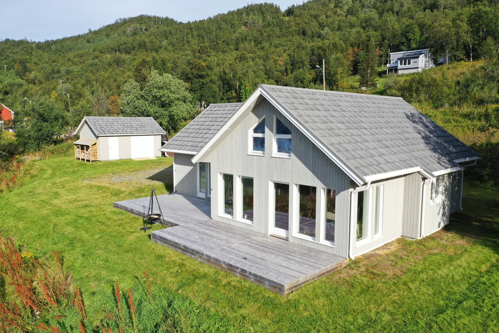 Fritidsboligen har et flott uteområde. Galleribilde