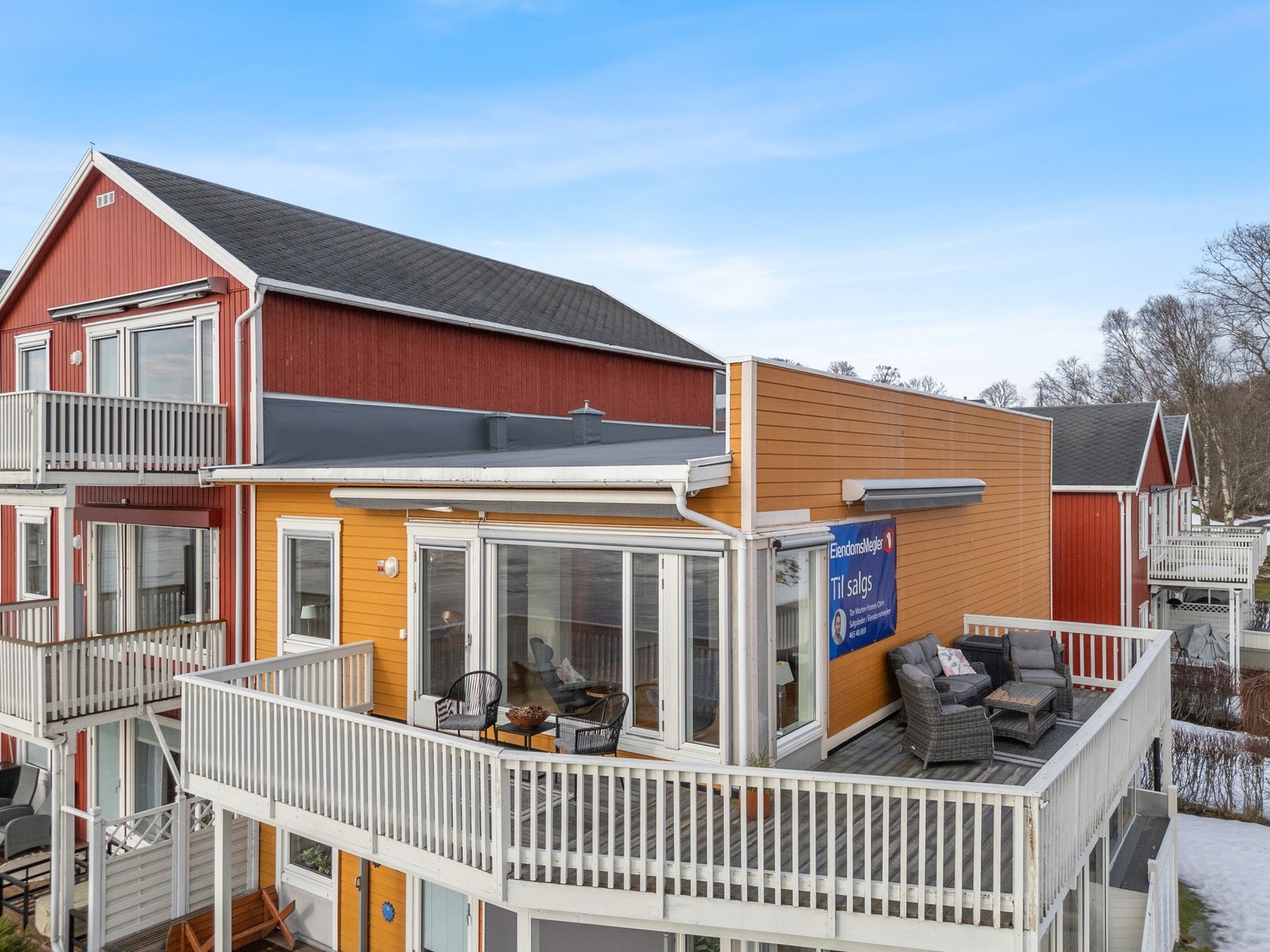 Markiser og screen på begge veggene. Galleribilde