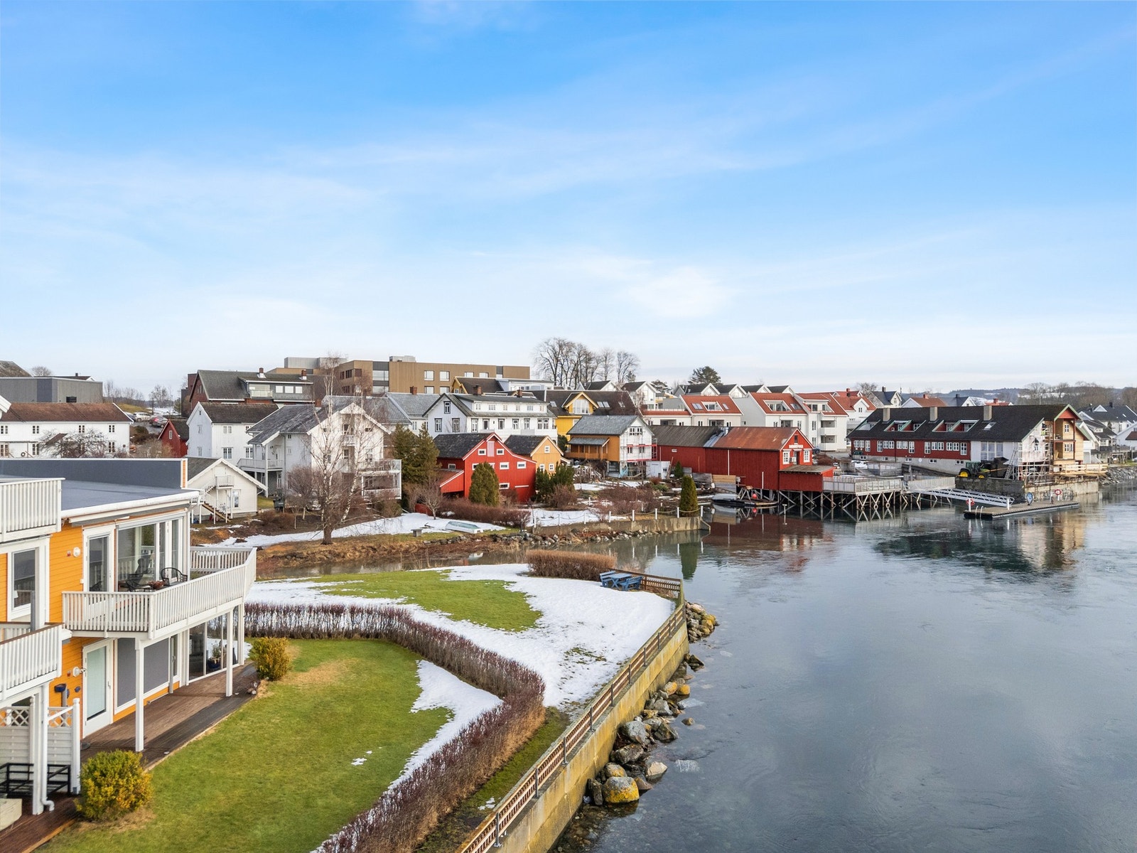 Pent opparbeidet grøntarealer rundt borettslaget. Galleribilde