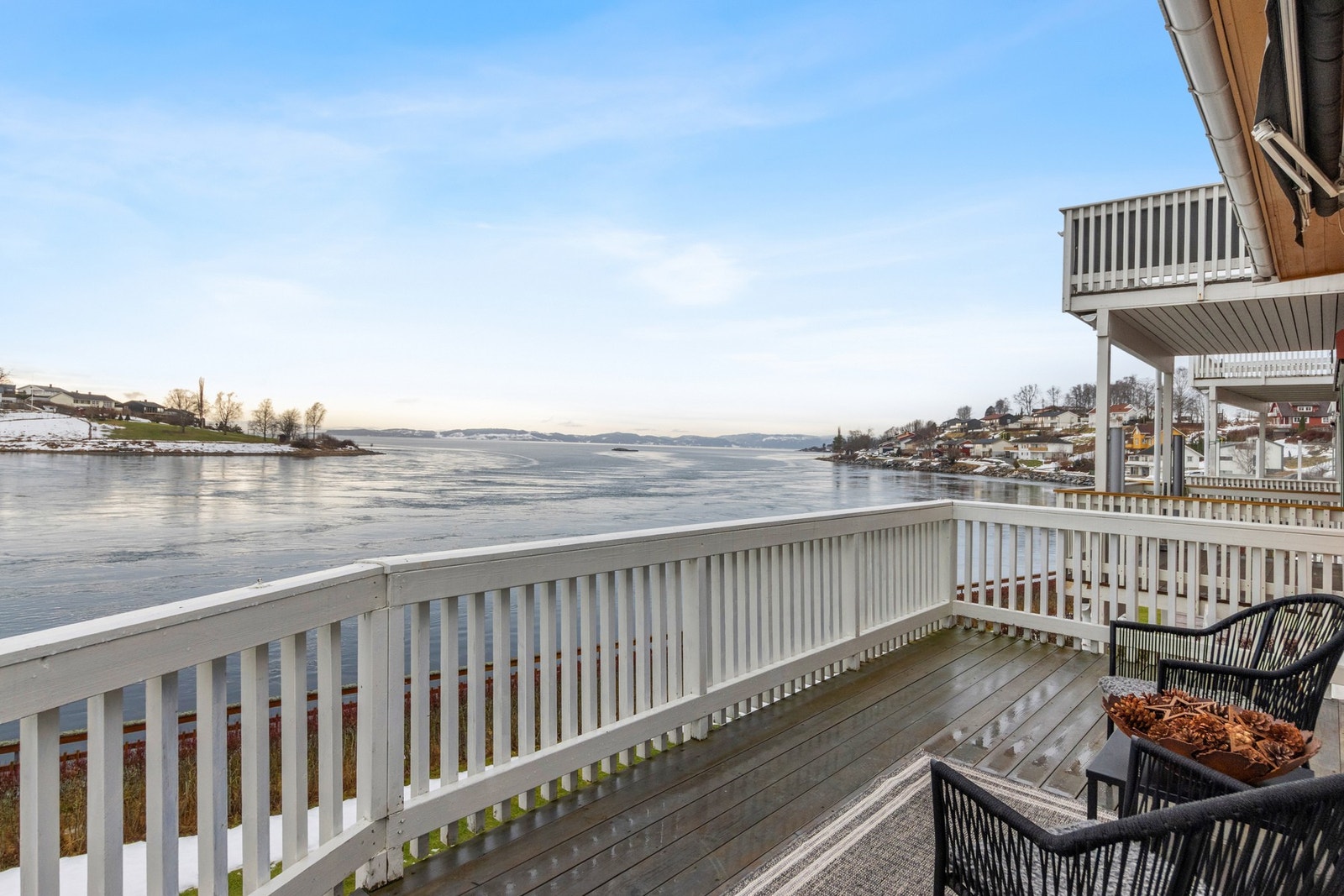 Utsikt rett ut mot Straumen. Galleribilde