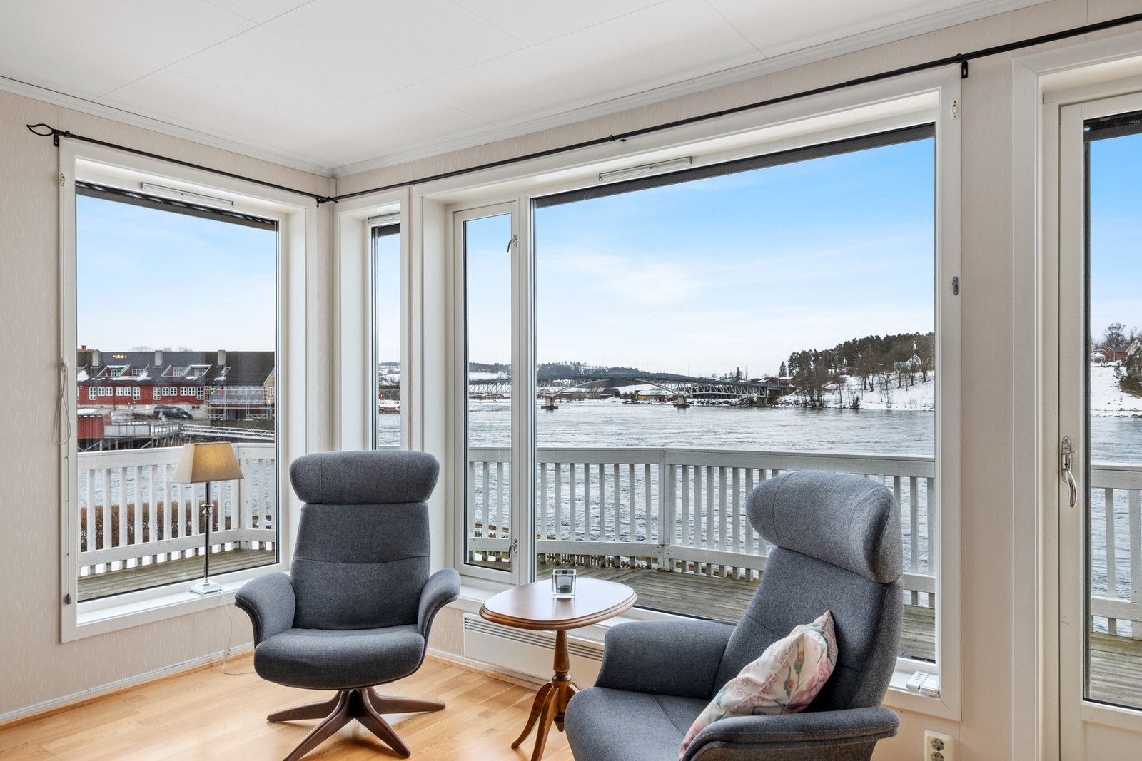 Leiligheten har kanskje den beste beliggenheten i borettslaget med sin nydelige endebeliggenhet. Galleribilde