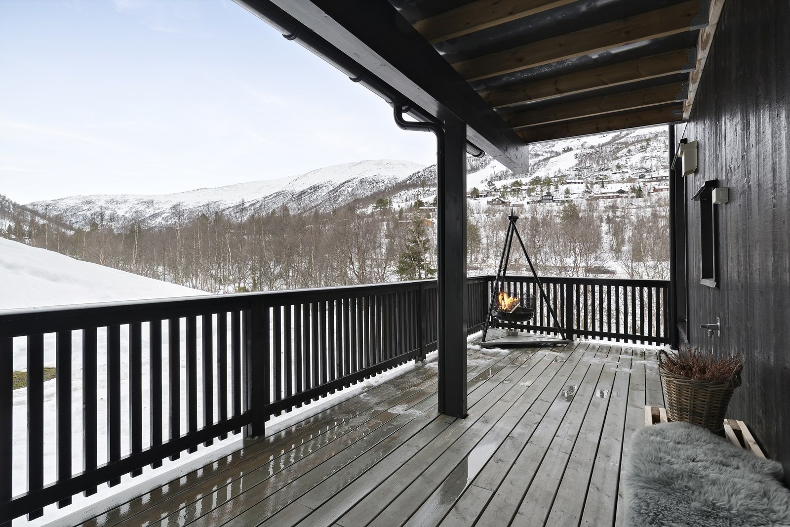 Tett dekke over gjør at man også kan nyte når det laver ned. Galleribilde