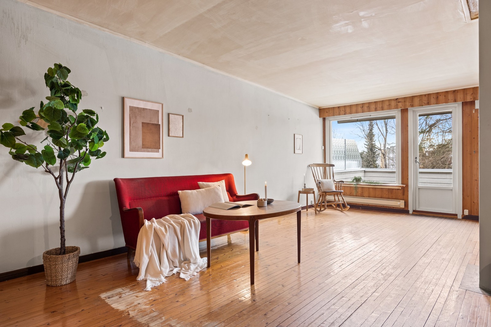 Boligen holder en eldre standard, men her har du muligheten til å sette ditt eget preg med oppgradering og modernisering. Galleribilde