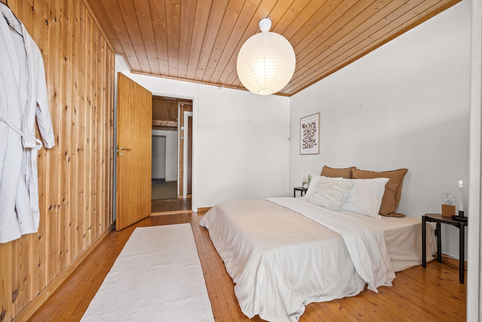 Rommene kan fint innredes med seng, garderobeskap og annet møblement. Galleribilde