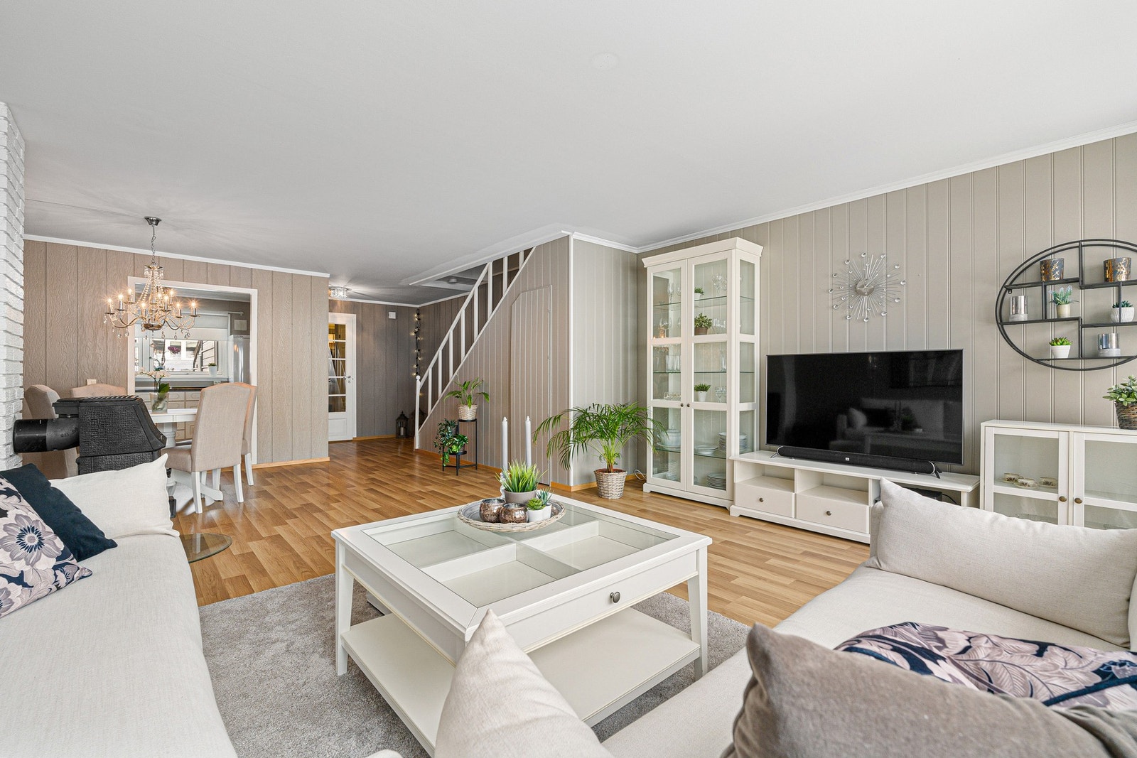 Rekkehuset har en gjennomtenkt planløsning som gjør det enkelt å møblere etter eget ønske. Galleribilde