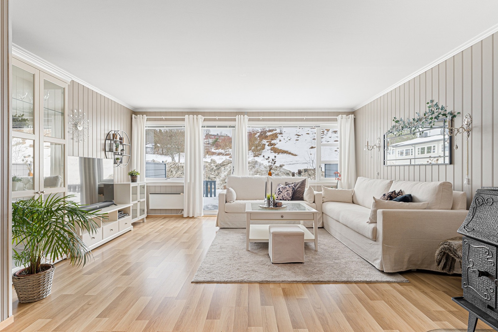 Pen og innholdsrikt rekkehus over 2 plan. Galleribilde