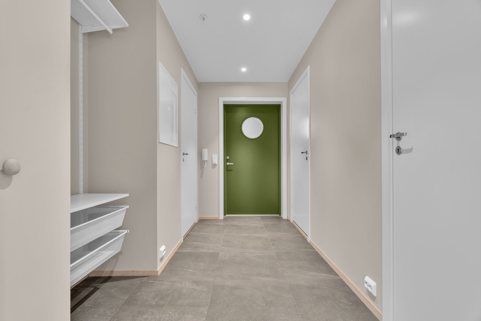 Gang med fliser på gulv Galleribilde