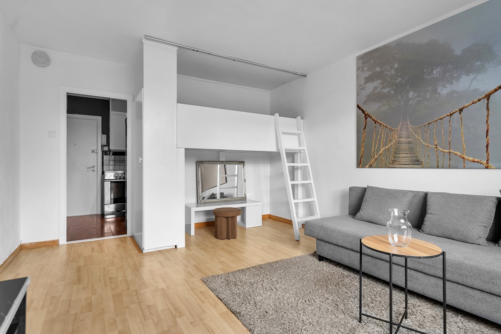 Velkommen til Marviksveien 9 - En arealeffektiv 1-roms leilighet med utsikt og praktiske løsninger | Foto @Stein Olsen Galleribilde