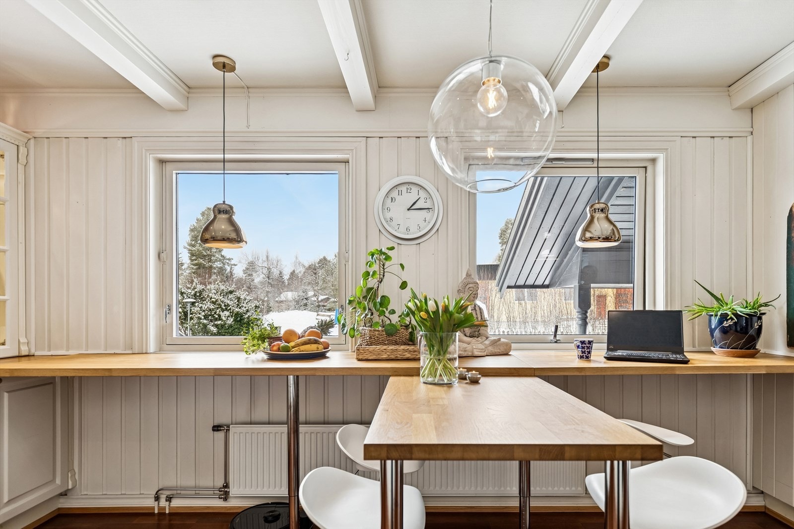 Kjøkkenet har spiseplass og arbeidsplass for hjemmekontor! Galleribilde