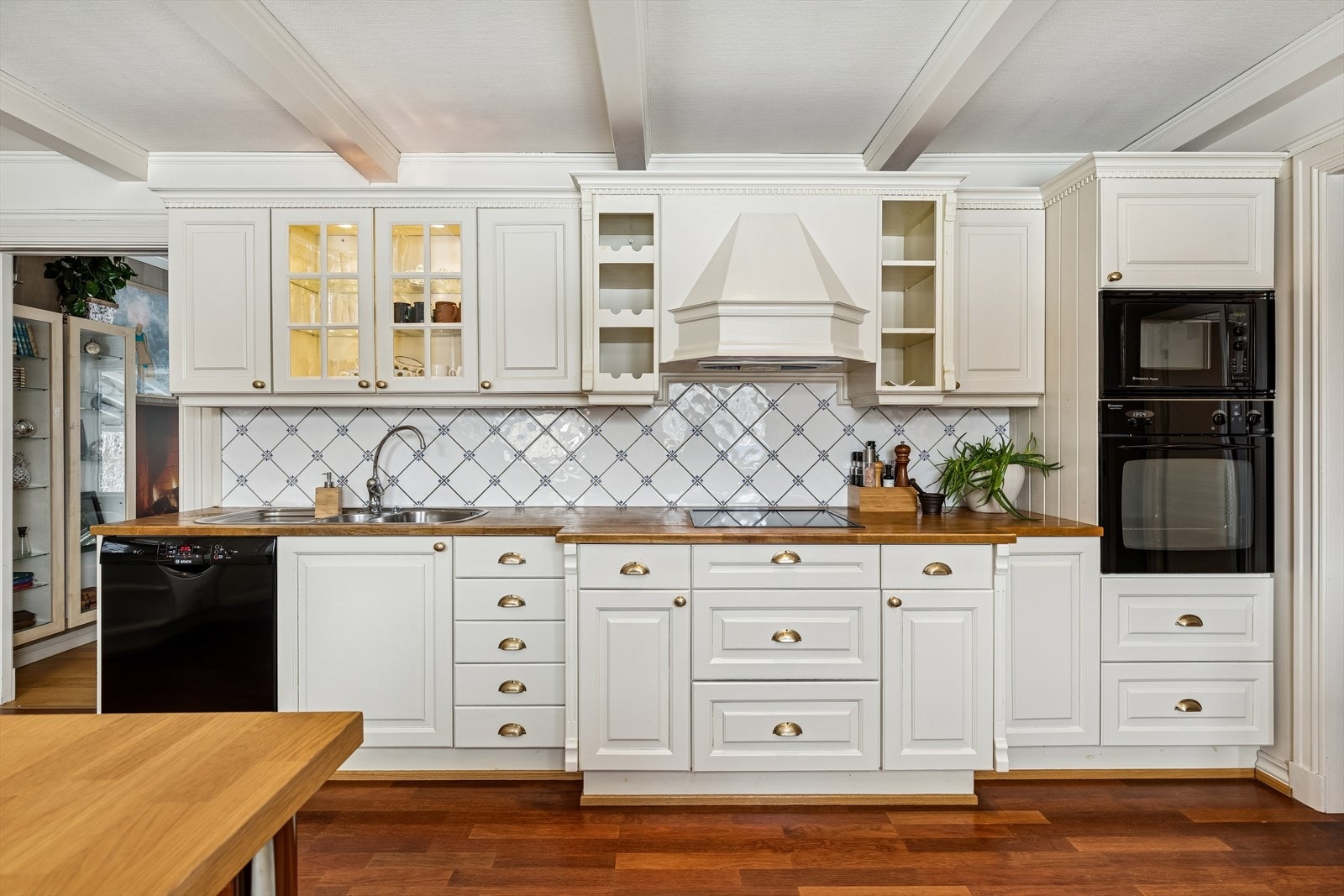 Meget pent kjøkken med stilfull innredning. Galleribilde