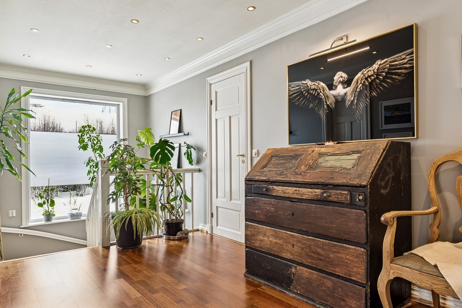 Gang med trapp til kjelleretasje. Galleribilde