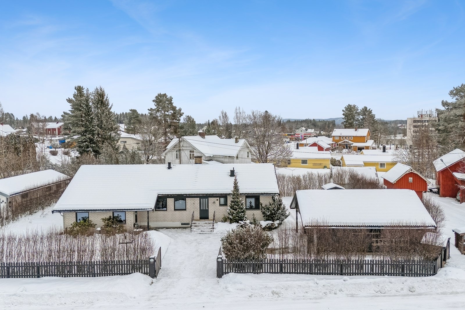 En velholdt og innholdsrik enebolig som vil passe for storfamilien. Galleribilde