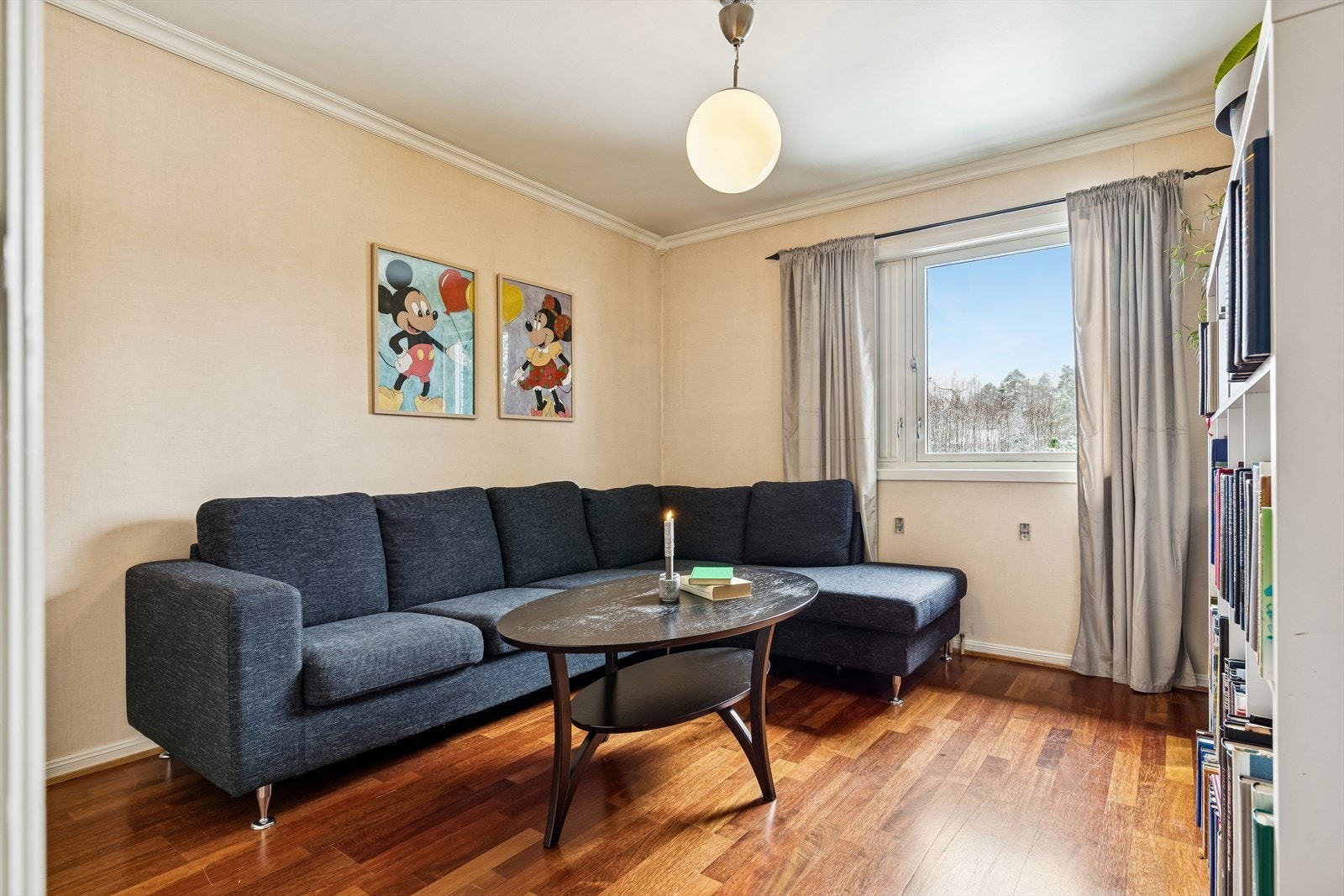 Soverom/oppholdsrom. Galleribilde