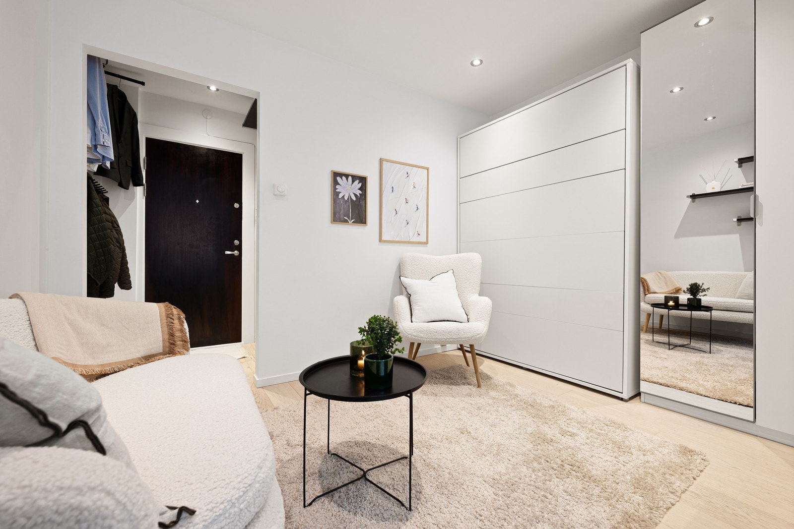 Veggflater utført i glatte malte flater. Galleribilde