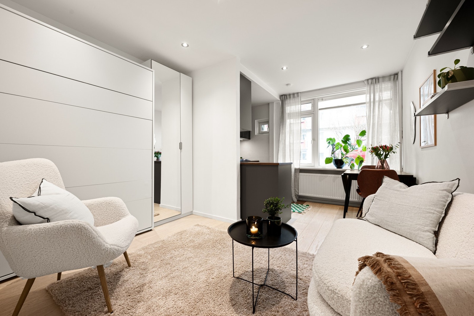 Stilren og arealeffektiv 1-roms leilighet.. Galleribilde