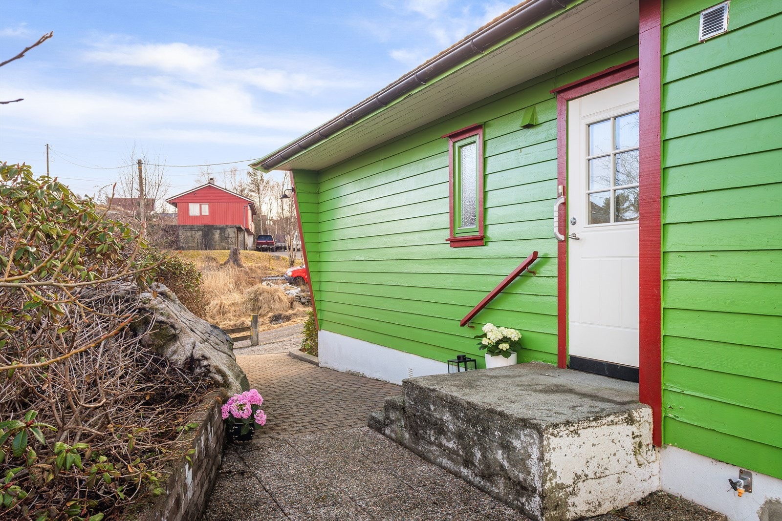 Boligens inngangsparti. Galleribilde