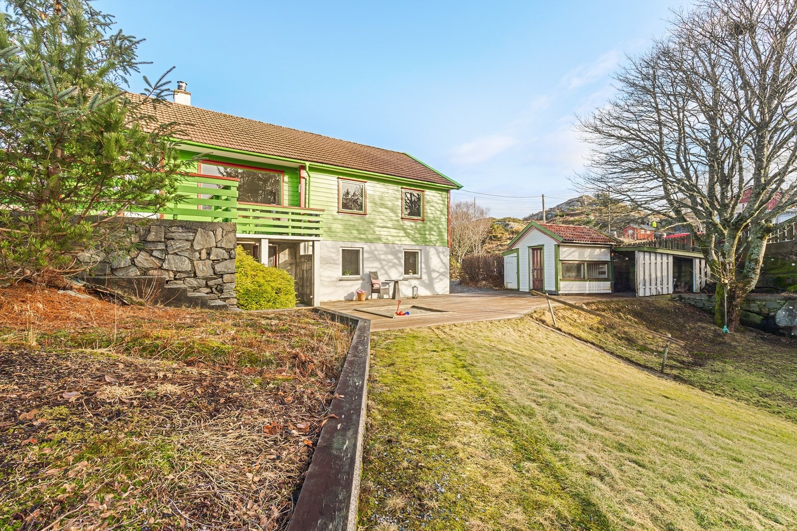 Det medfølger utvendig bod med plass til hagemøbler, redskaper og annet utstyr. Galleribilde