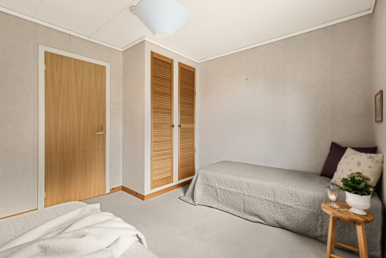 Her er det også god plass til seng og oppbevaring. Galleribilde