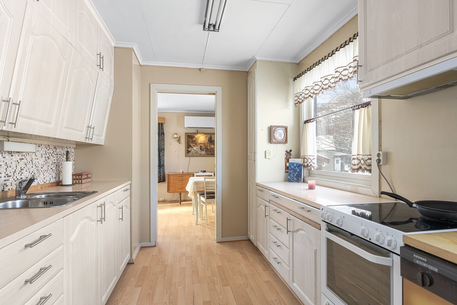 Kjøkkenet har fått TG-1 av takstmann og fremstår i god stand Galleribilde