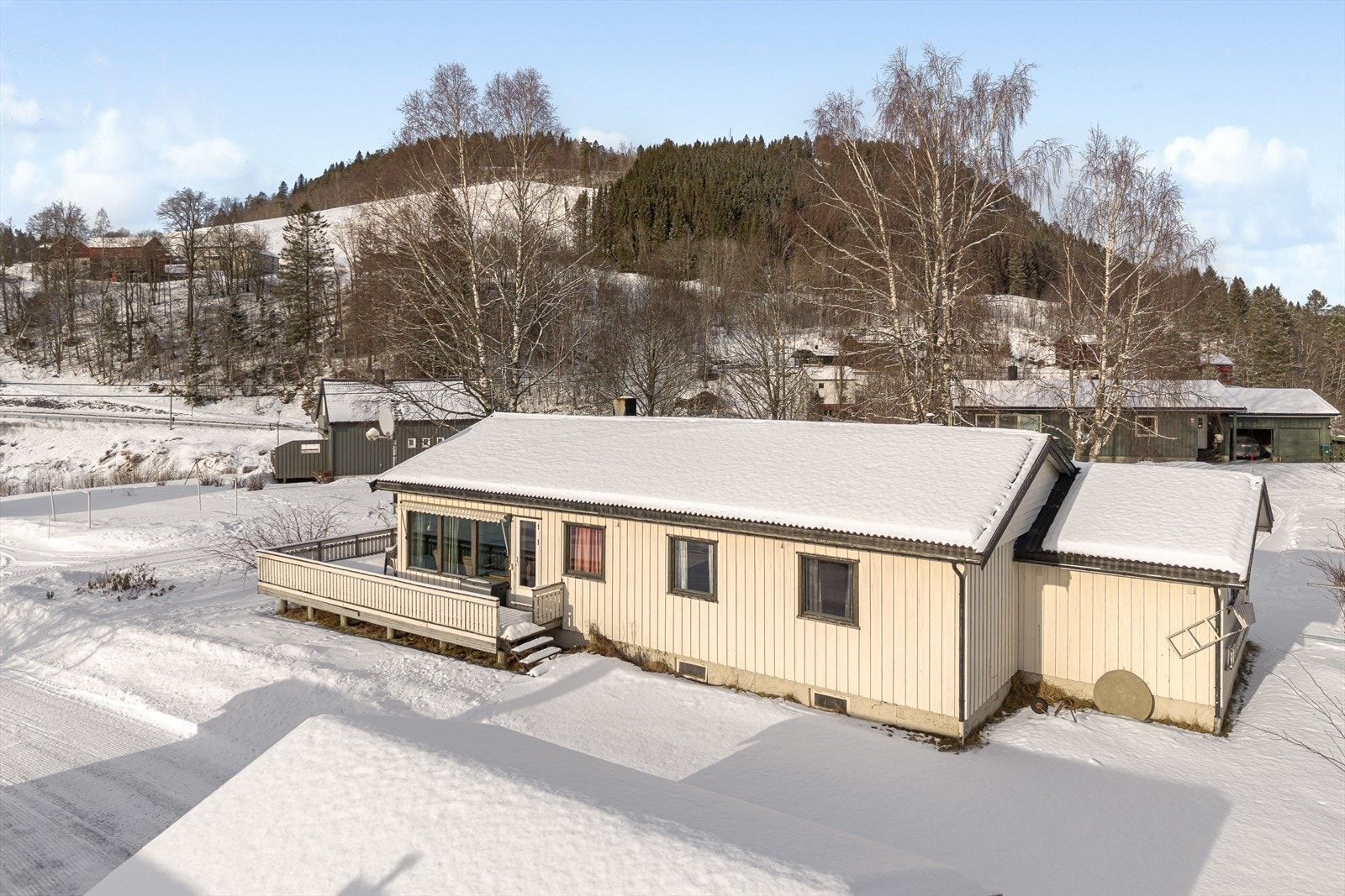 Uteområdet inviterer til hyggelige stunder med familie og venner uansett sesong Galleribilde