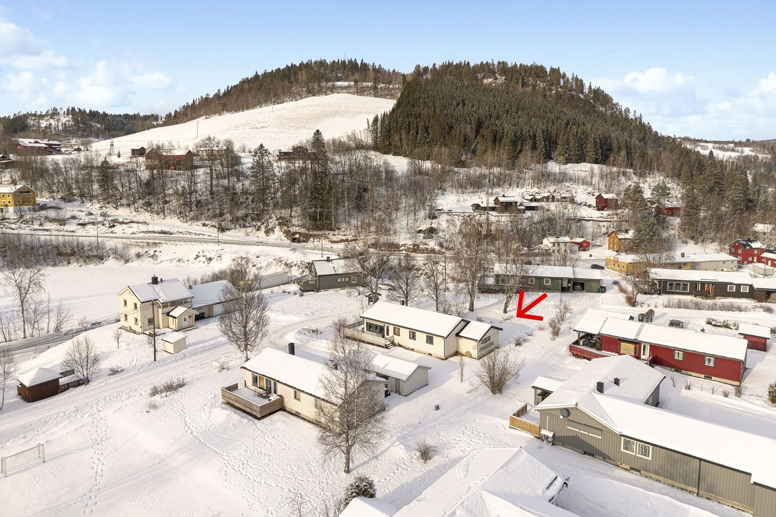 Hjørnetomt med svært god beliggenhet i feltet Galleribilde