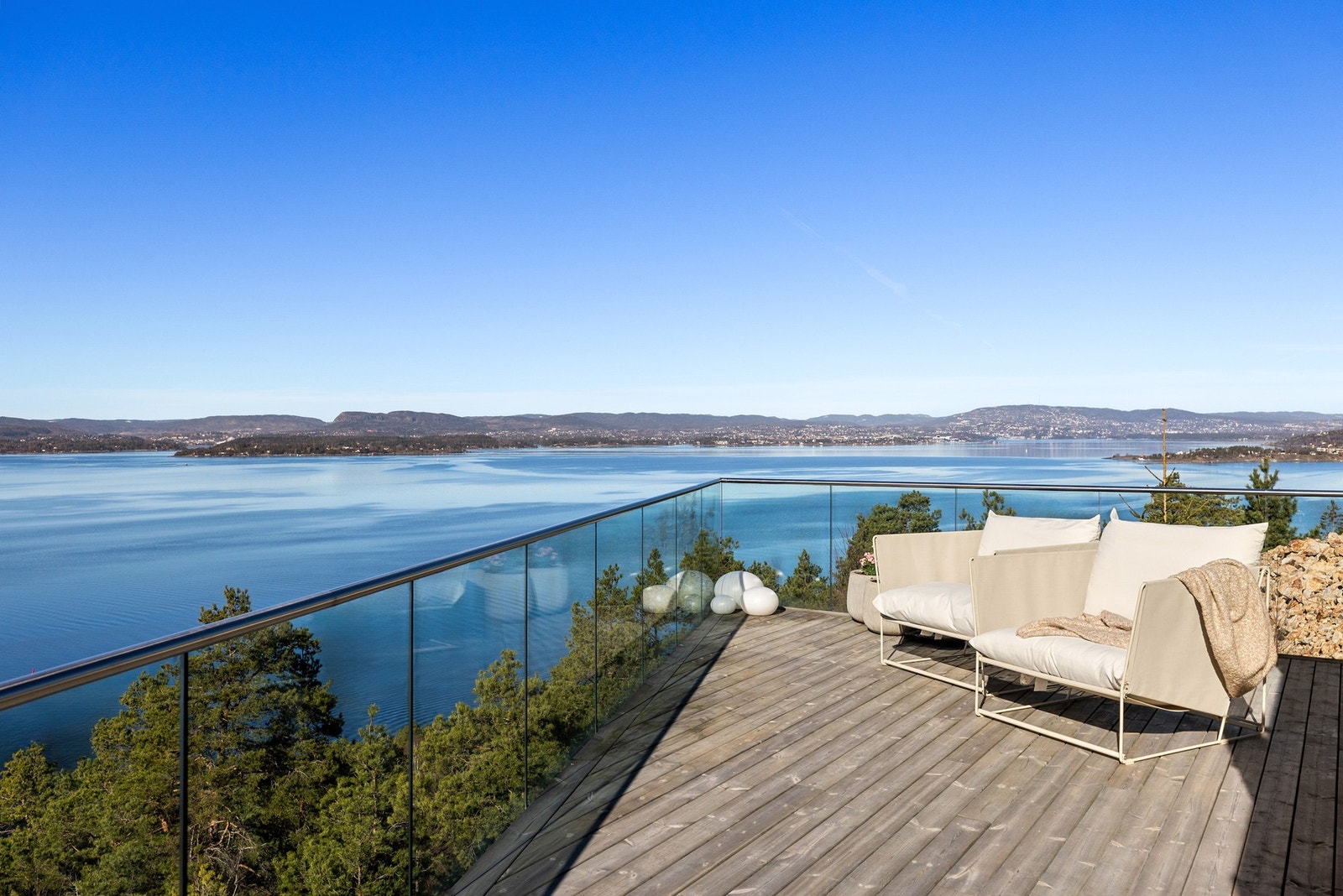 Her får du vidstrakt utsikt over fjorden og innseilingen til Oslo. Galleribilde