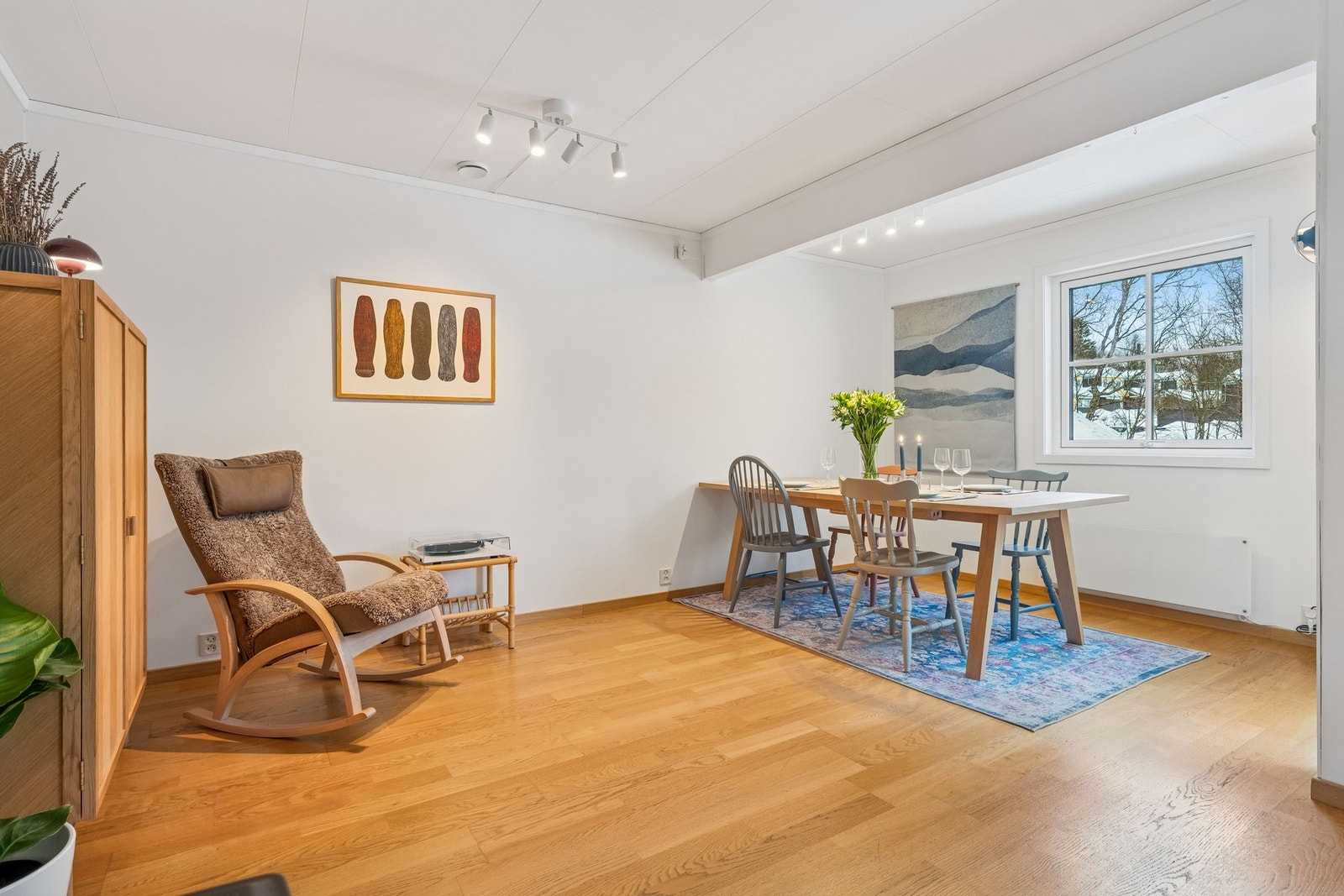 Praktiske lysskinner i tak. Galleribilde