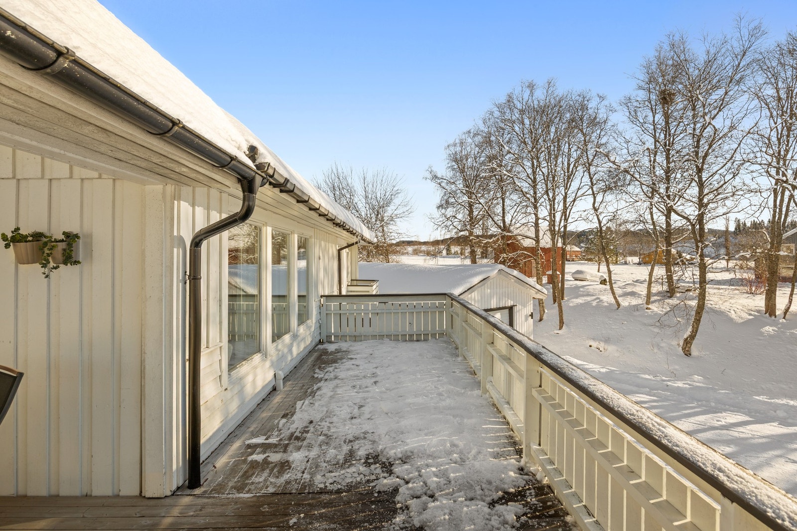 Her kan man nyte gode sol- og utsiktsforhold Galleribilde