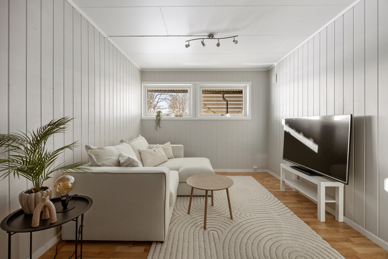 Hobbyrom omgjort til kjellerstue. Det foreligger ingen søknad om bruksendring og kjøper overtar risiko for dette. Galleribilde