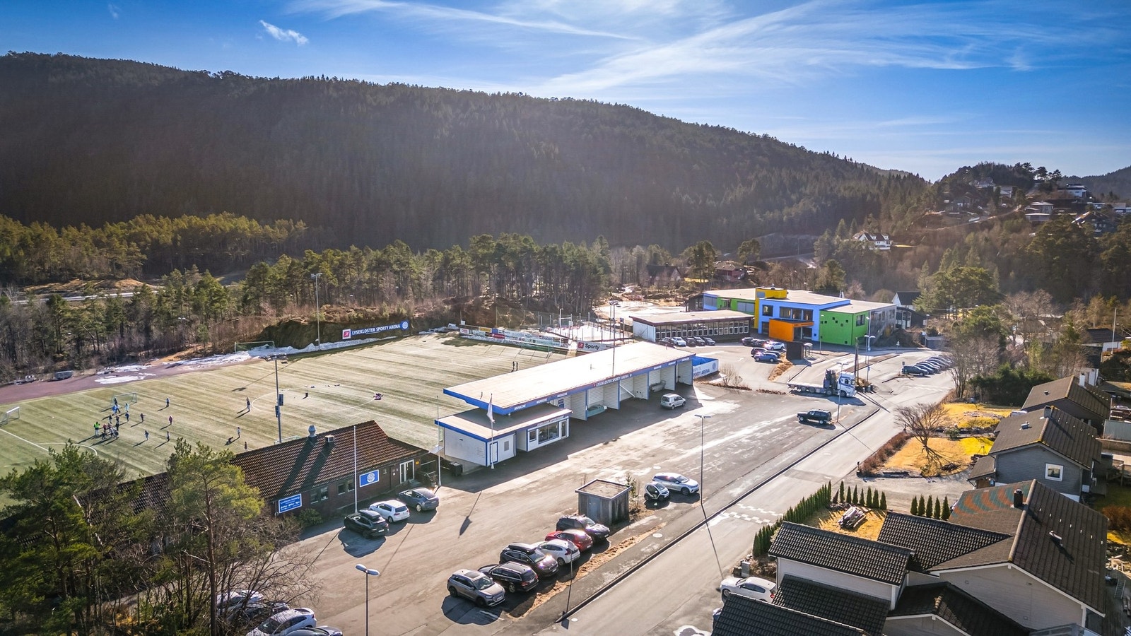 Kun 600 meter til både Lysekloster barnehage og skole. Galleribilde