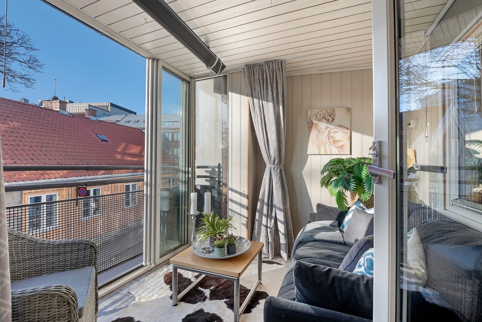 Fin skyvedørs-løsning som slipper solen inn Galleribilde