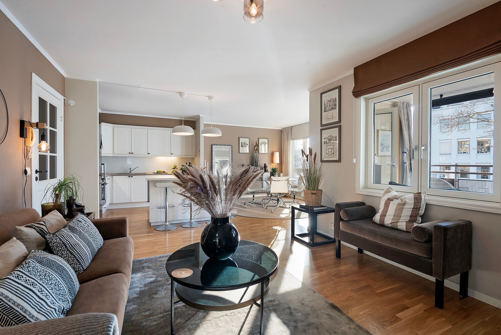 EIE eiendomsmegling ønsker velkommen til Skolegata 3 og 2.etasje! Galleribilde