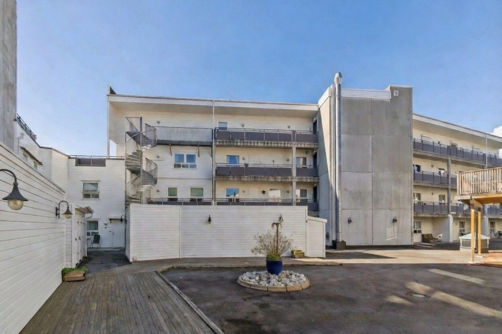 Atriet er stort og kan brukes av hele sameiet Galleribilde