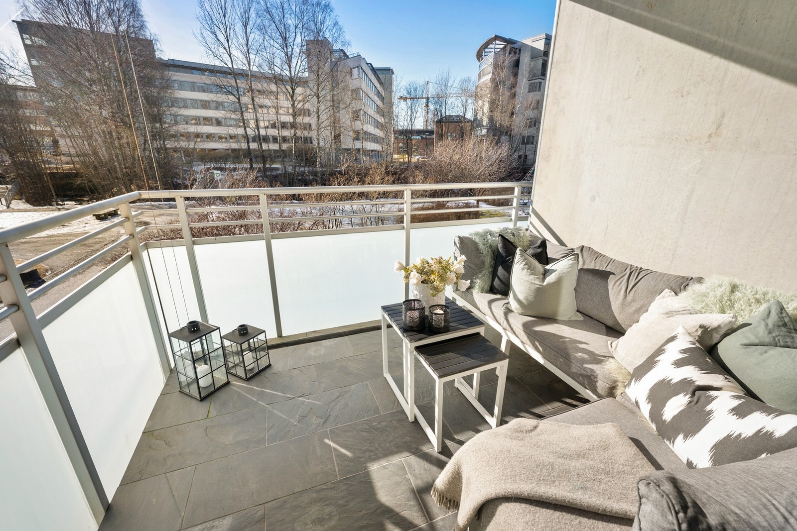 Balkongen er 7m2 stor og har et hyggelig utsyn mot sameiets bakhage. Galleribilde