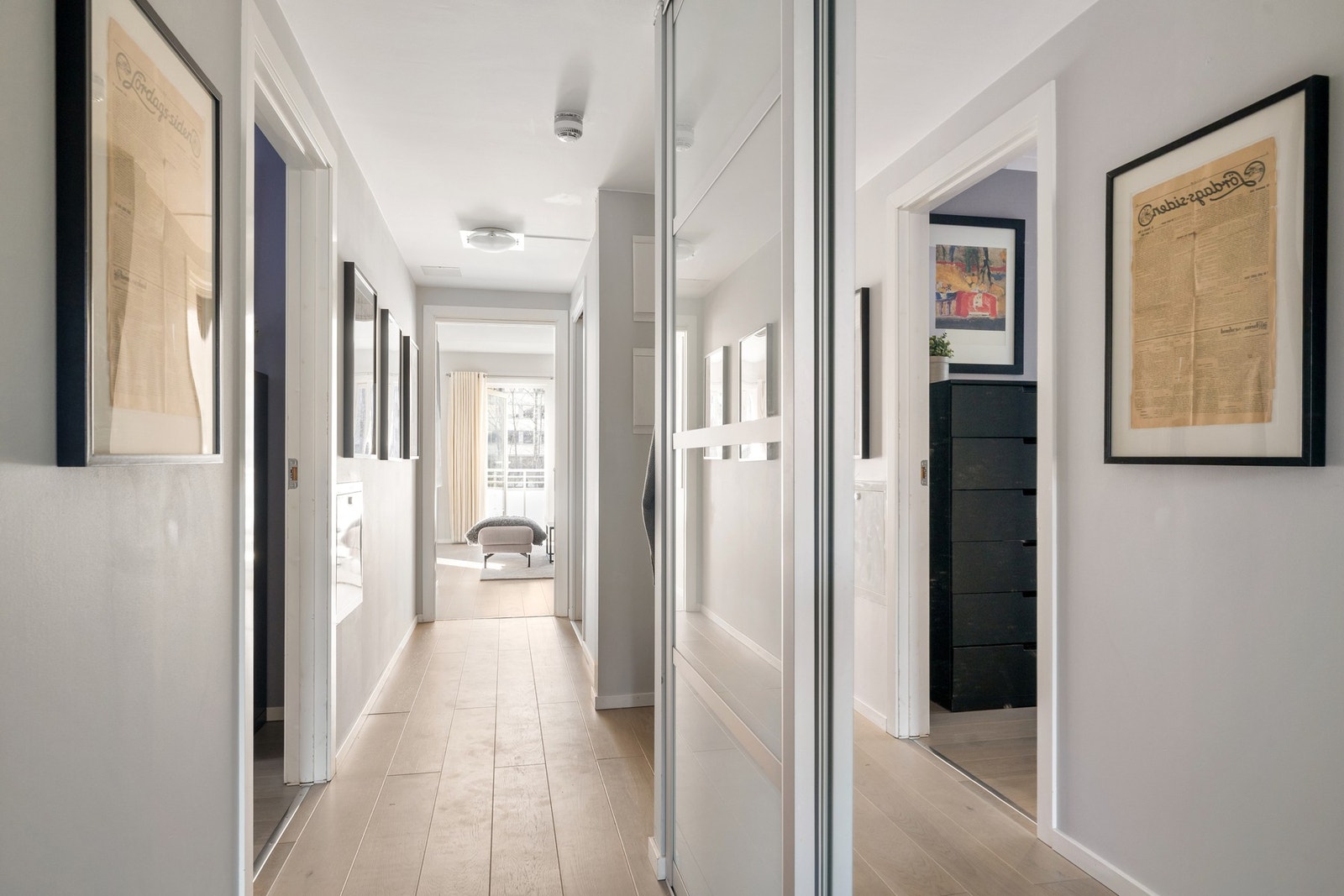 Leiligheten ble modernisert med nye gulv i 2017. Galleribilde