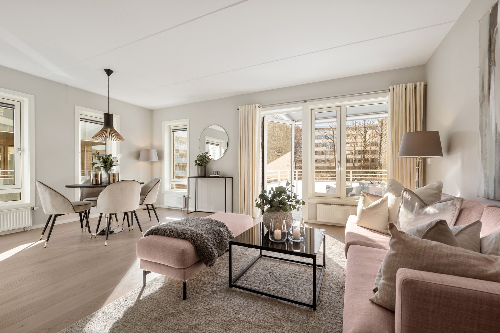 Her får du en lys og smakfull leilighet med kort vei til "alt"! Galleribilde