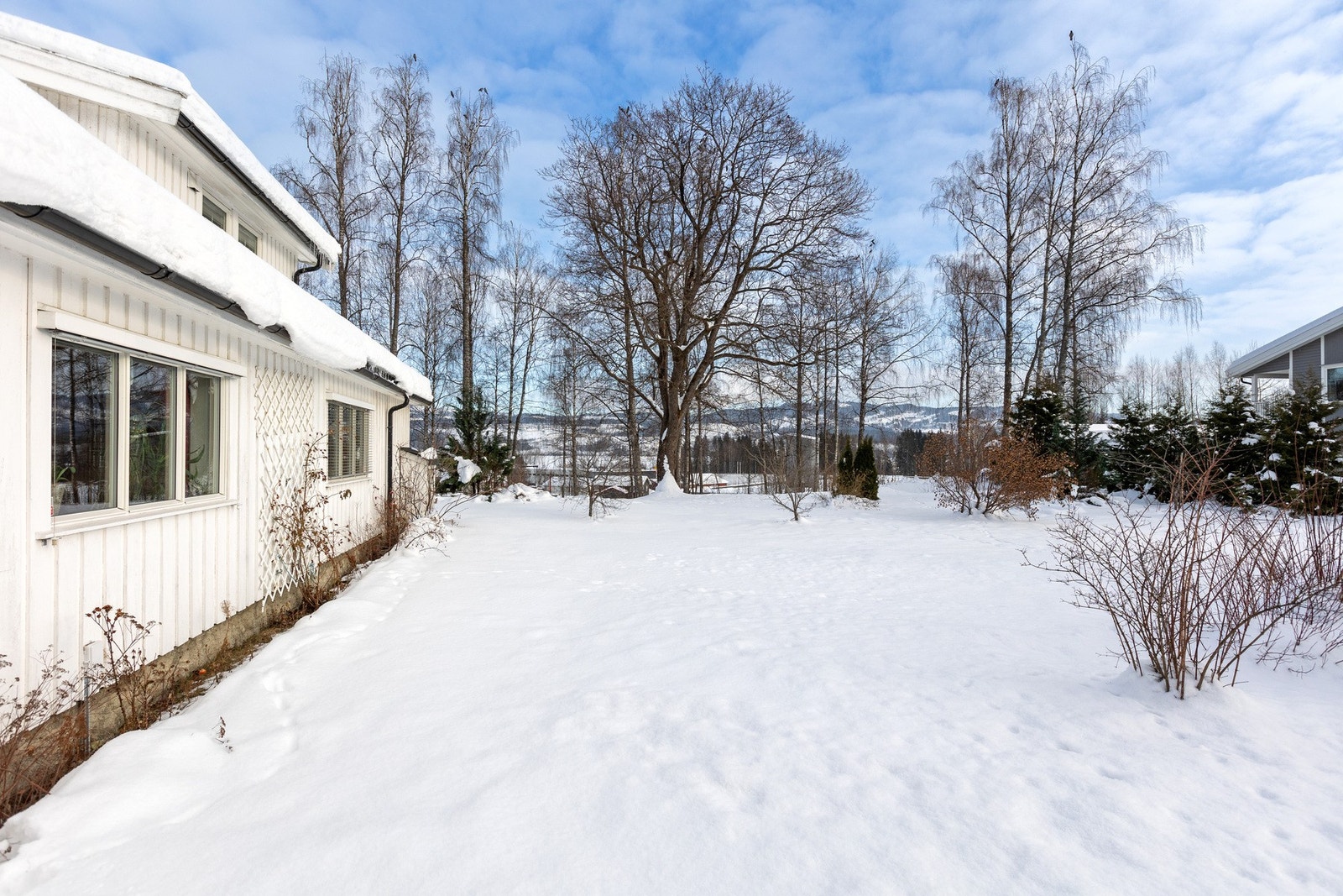 Bruksvennlig tomt som er pent opparbeidet. Galleribilde