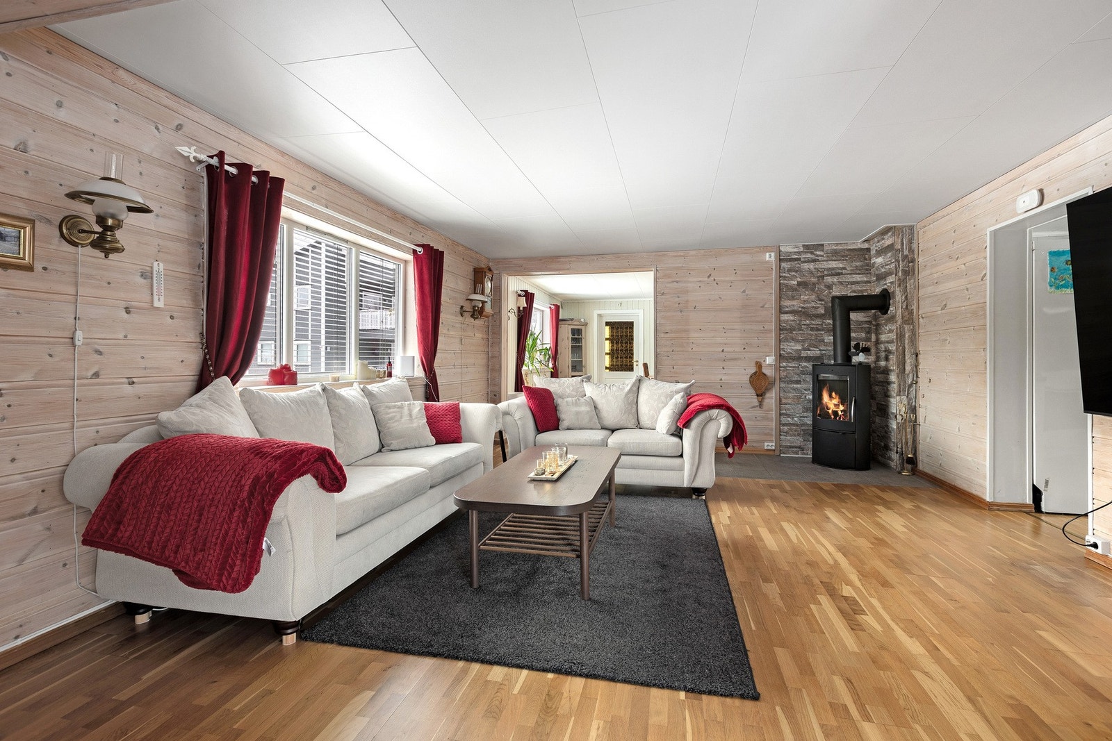 Boligen er av god størrelse og er et godt utgangspunkt for å skape ditt nye drømmehjem. Galleribilde