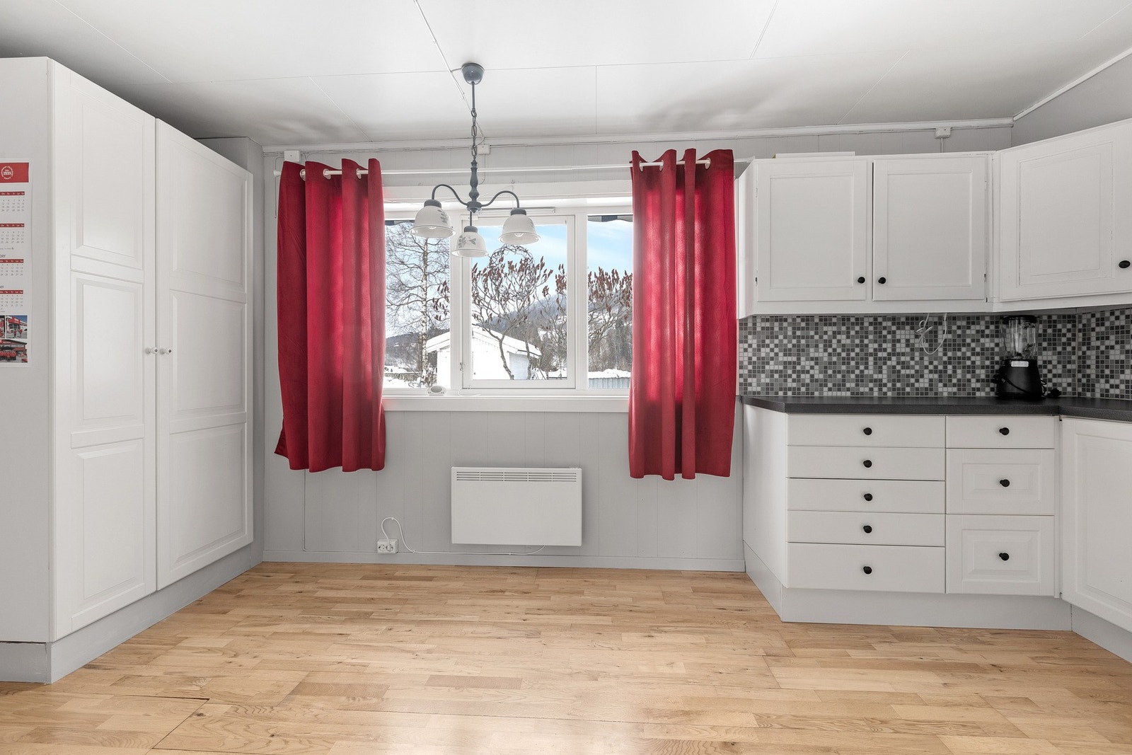 Mulighet for lite spisebord på kjøkkenet Galleribilde