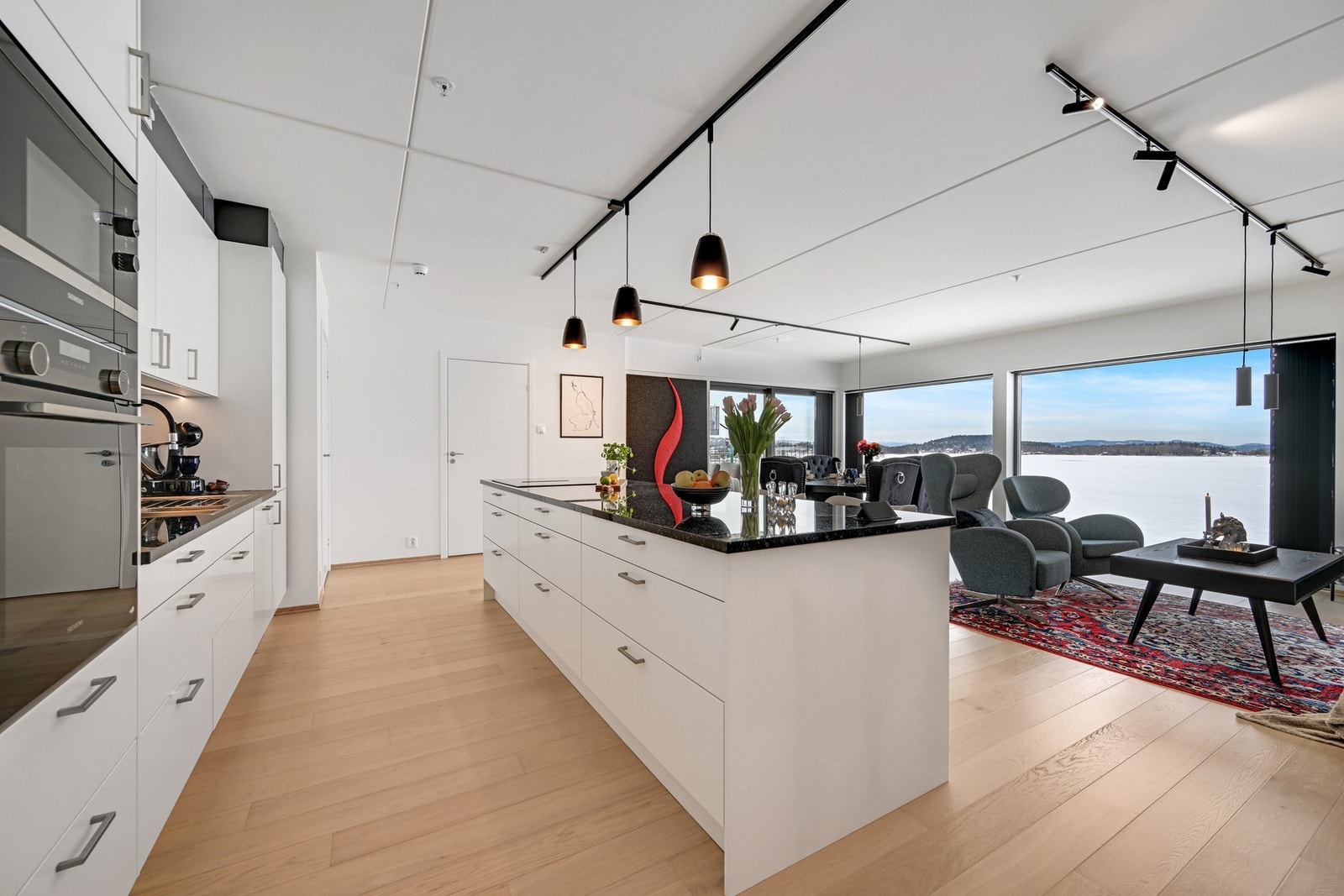 Råflott kjøkken hvor kokken garantert vil trives Galleribilde