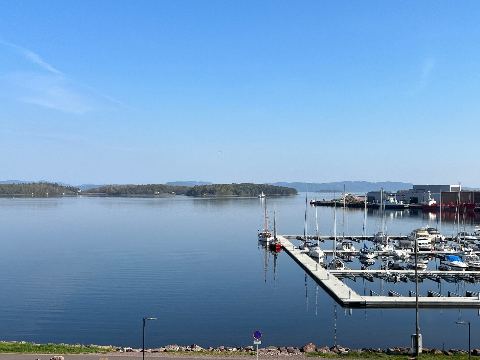 Har man båt, så er det småbåthavn i umiddelbar nærhet Galleribilde