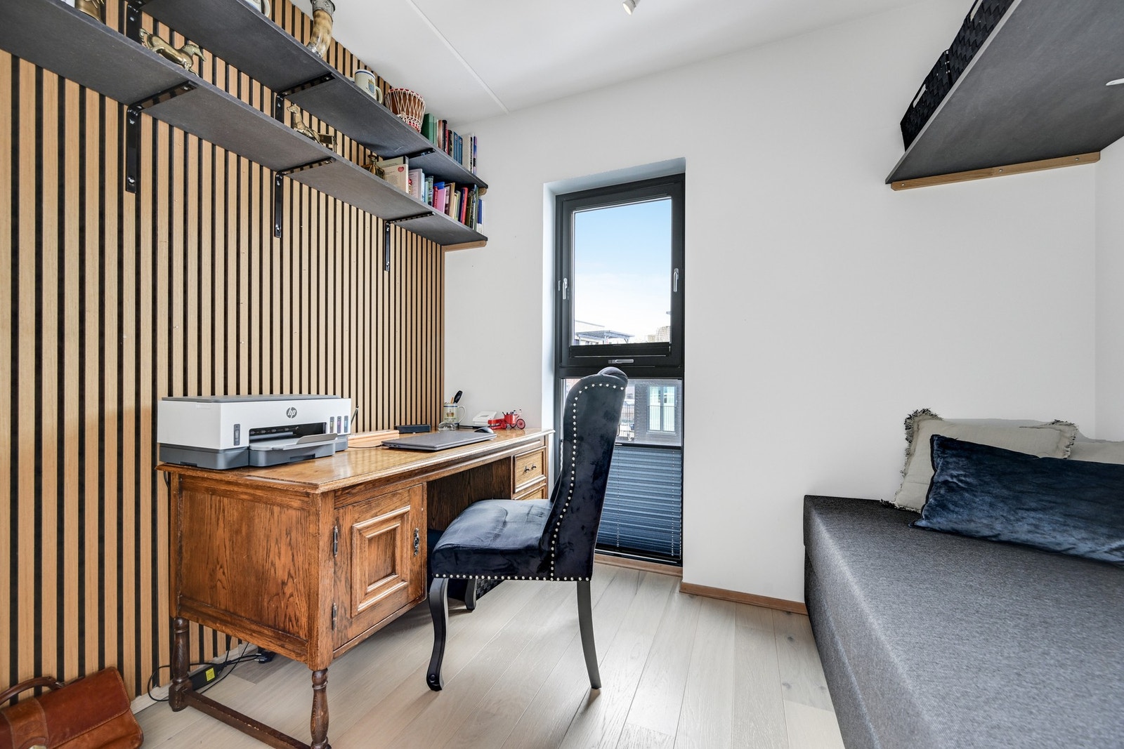 Det er to bad og to soverom i leiligheten. Selger benytter i dag soverom 2 til en kombinasjon av kontor og gjesterom Galleribilde