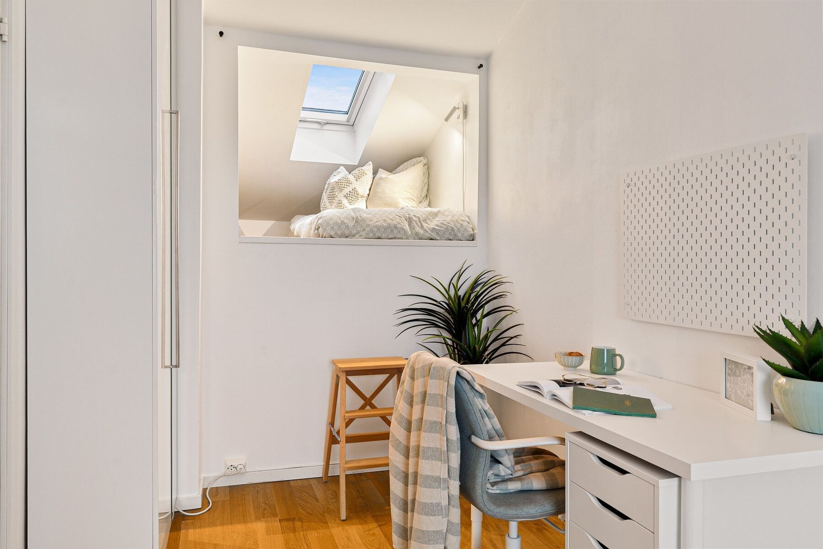 Rommet har også en hems med nytt takvindu fra 2017 hvor man kan nyte den flotte stjernehimmelen. Galleribilde