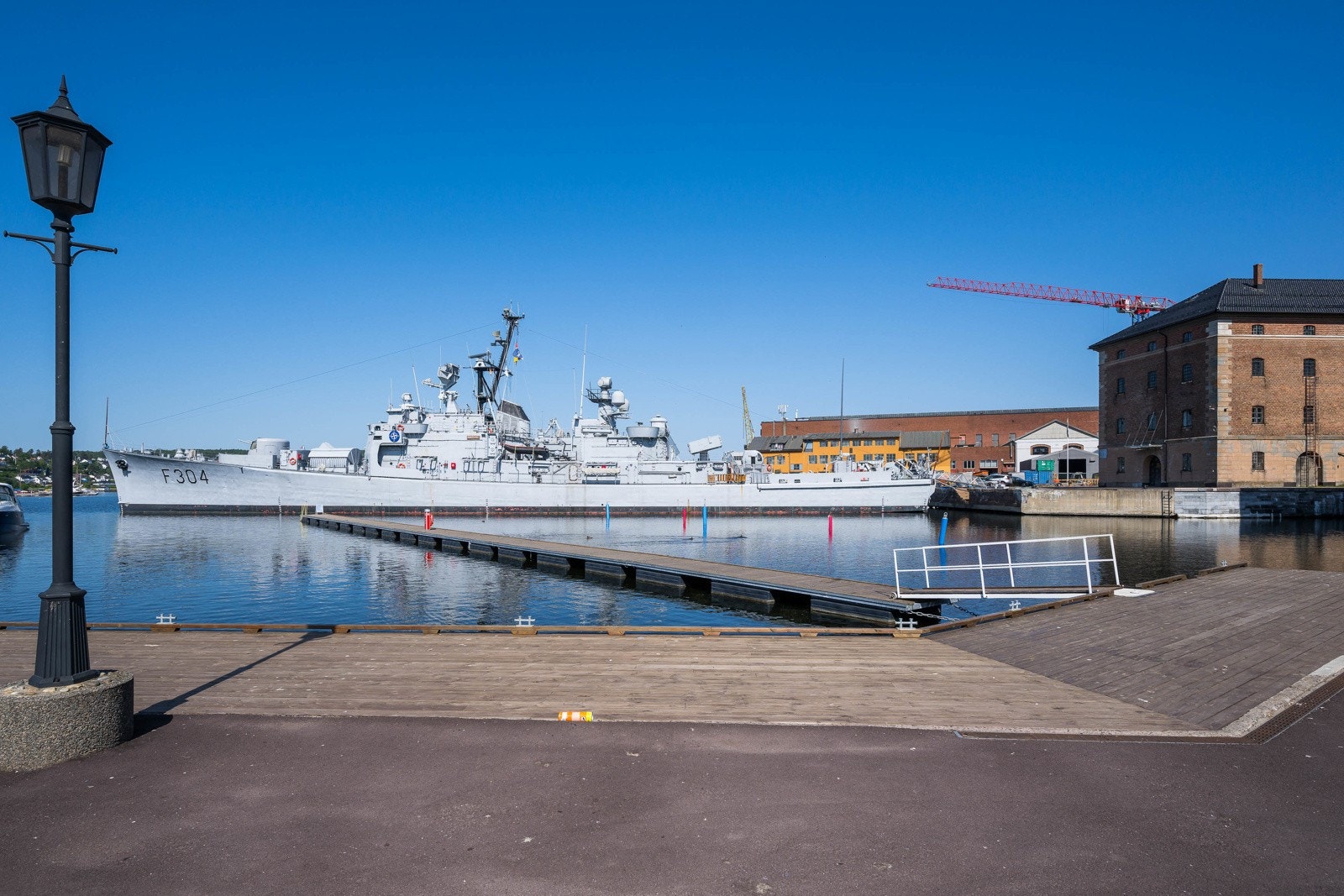 Sykehusbrygga og museumsskipet KNM Narvik - Indre havn/Karljohansvern Galleribilde
