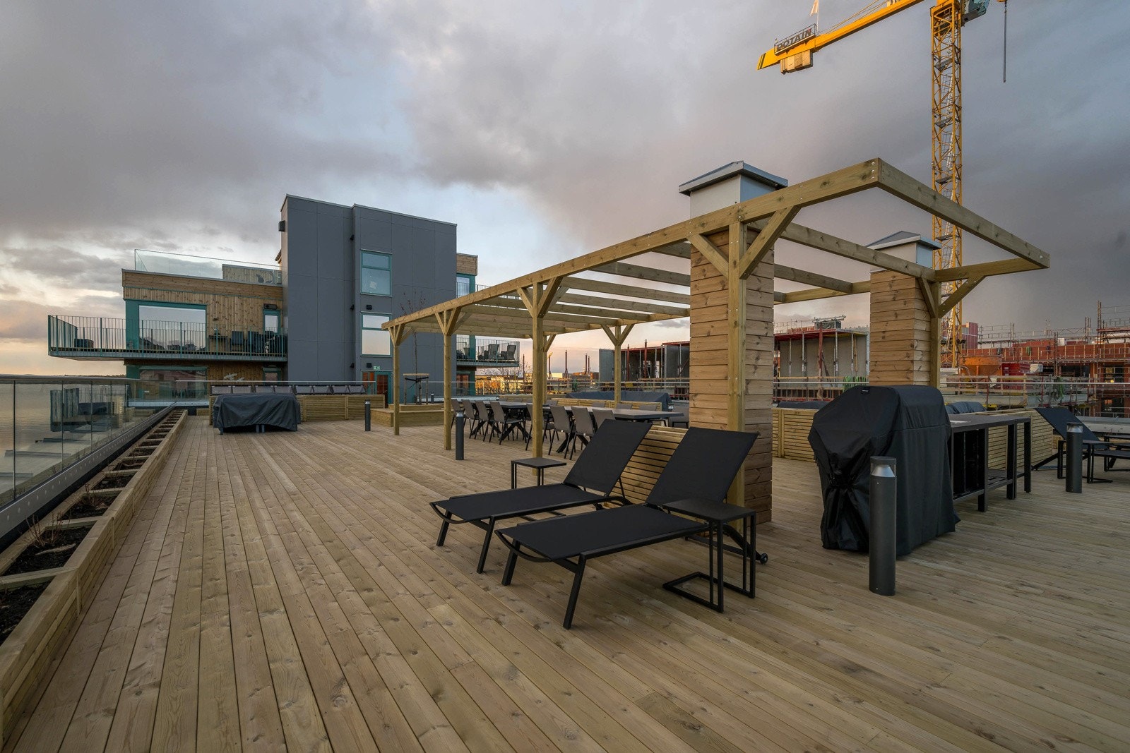 I 4. etasje er det utgang til en stor felles takterrasse. Galleribilde